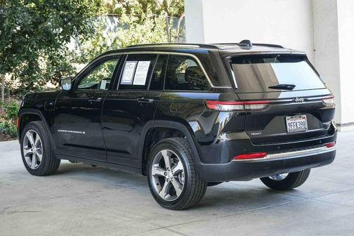 Diamond Black Crystal Pearlcoat 2023 Jeep Grand Cherokee 4xe Base