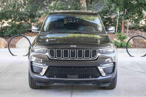 Diamond Black Crystal Pearlcoat 2023 Jeep Grand Cherokee 4xe Base