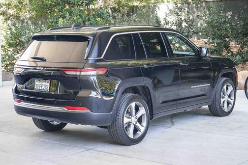 Diamond Black Crystal Pearlcoat 2023 Jeep Grand Cherokee 4xe Base