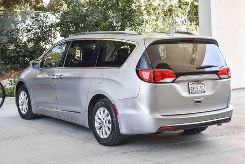 2018 Chrysler Pacifica Touring-L