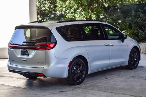 2026 Chrysler Pacifica Limited