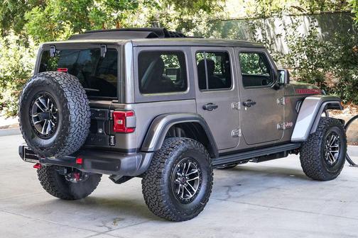 Granite Crystal Metallic Clearcoat 2026 Jeep Wrangler Rubicon