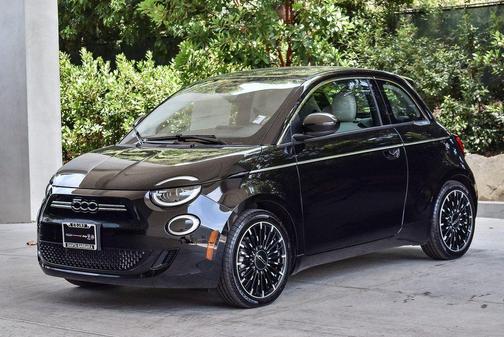 2025 FIAT 500e Giorgio Armani FWD