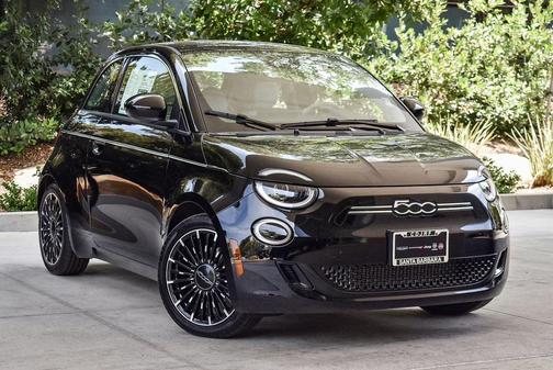 2025 FIAT 500e Giorgio Armani FWD