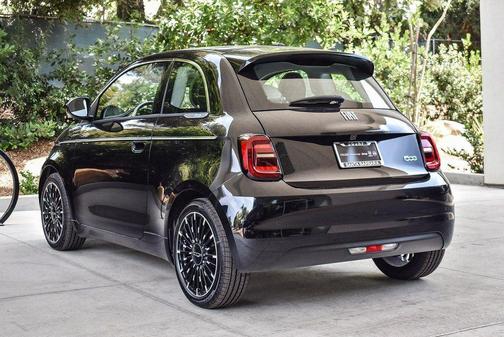 2025 FIAT 500e Giorgio Armani FWD