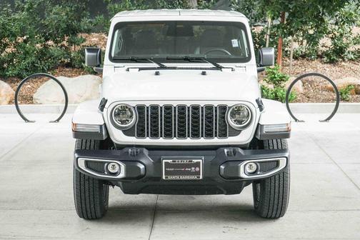 Bright White Clearcoat 2026 Jeep Gladiator Sahara 4x4