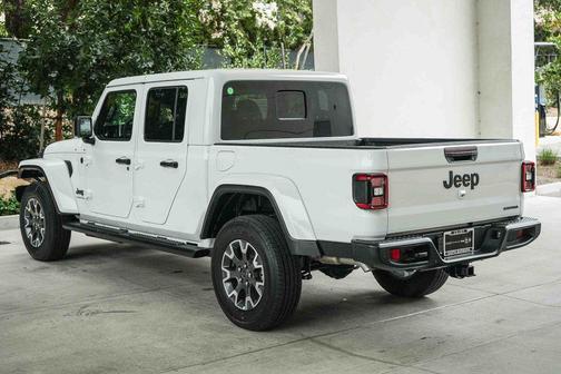Bright White Clearcoat 2026 Jeep Gladiator Sahara 4x4