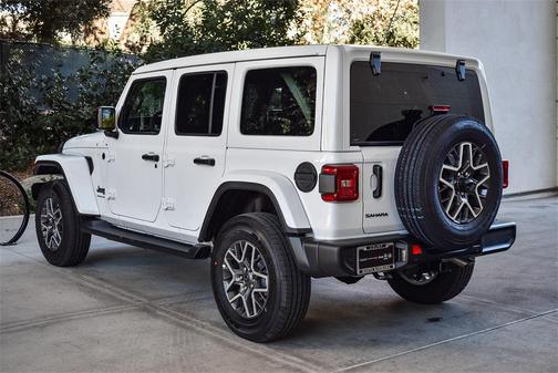 2026 Jeep Wrangler 4-Door Sahara 4x4