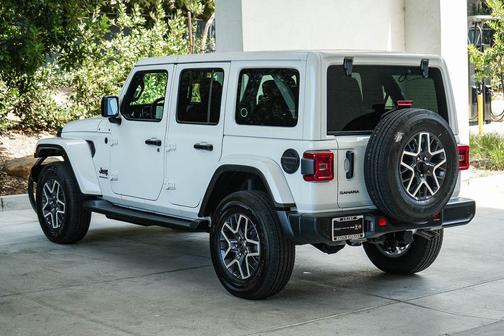 Bright White Clearcoat 2026 Jeep Wrangler 4-Door Sahara 4x4