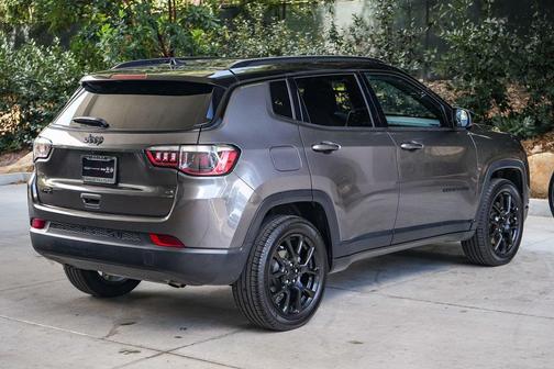 Granite Crystal Metallic Clearcoat 2023 Jeep Compass Latitude