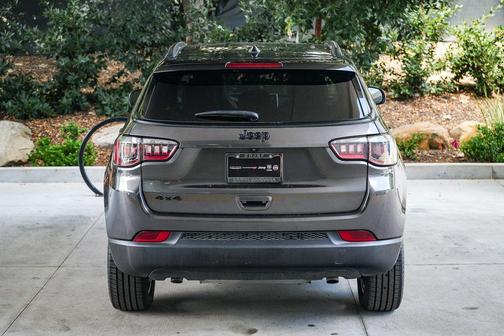 Granite Crystal Metallic Clearcoat 2023 Jeep Compass Latitude