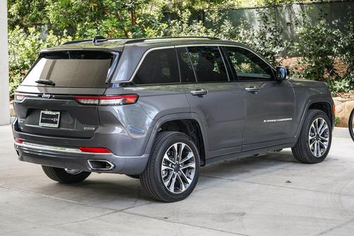Baltic Gray Metallic Clearcoat 2023 Jeep Grand Cherokee 4xe Overland