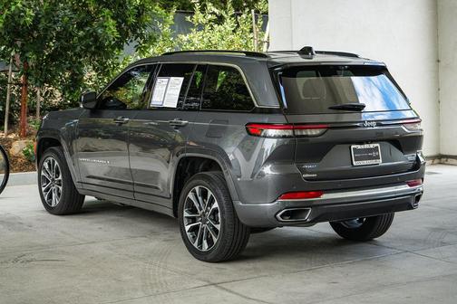 Baltic Gray Metallic Clearcoat 2023 Jeep Grand Cherokee 4xe Overland