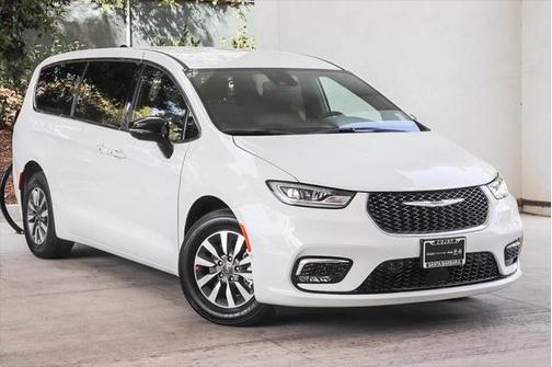 2025 Chrysler Pacifica Hybrid Select