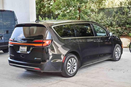 2023 Chrysler Pacifica Hybrid Touring L