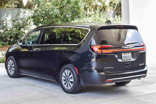 2023 Chrysler Pacifica Hybrid Touring L