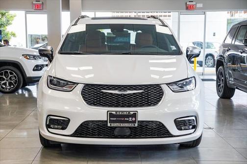 2025 Chrysler Pacifica L