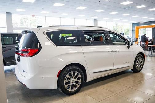 2025 Chrysler Pacifica L