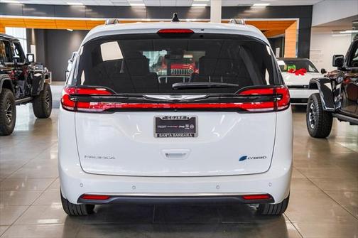 2025 Chrysler Pacifica L