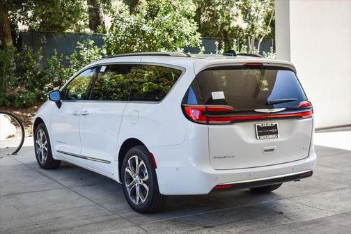 2025 Chrysler Pacifica L