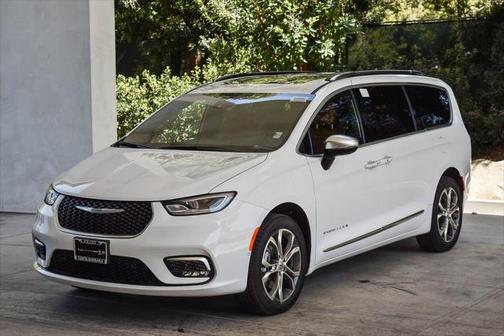 2025 Chrysler Pacifica L