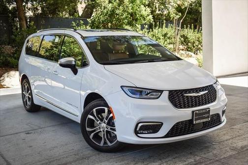 2025 Chrysler Pacifica L