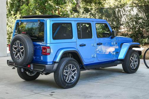 Hydro Blue Pearl Coat 2026 Jeep Wrangler 4-Door Sahara 4x4