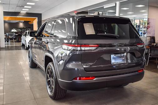 2026 Jeep Grand Cherokee Altitude