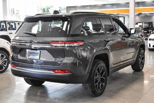 2026 Jeep Grand Cherokee Altitude