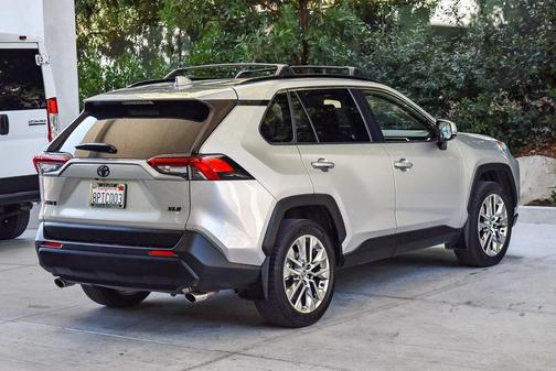 2020 Toyota RAV4 XLE Premium