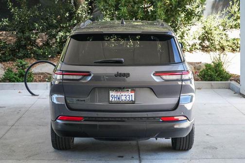Baltic Gray Metallic Clearcoat 2023 Jeep Grand Cherokee L Altitude