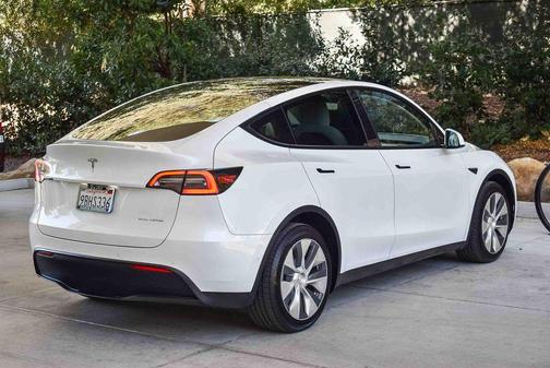 2022 Tesla Model Y Long Range Dual Motor All-Wheel Drive