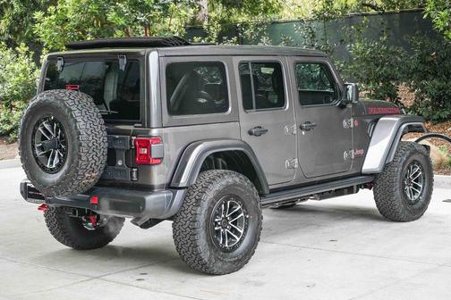 Granite Crystal Metallic Clearcoat 2026 Jeep Wrangler Rubicon