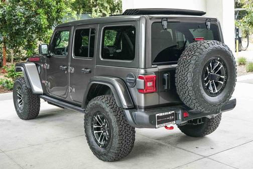 Granite Crystal Metallic Clearcoat 2026 Jeep Wrangler Rubicon