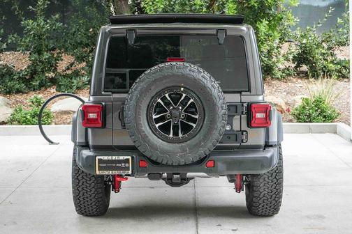 Granite Crystal Metallic Clearcoat 2026 Jeep Wrangler Rubicon