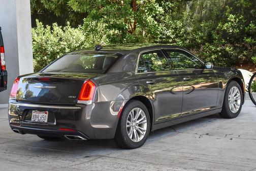 2017 Chrysler 300 Limited