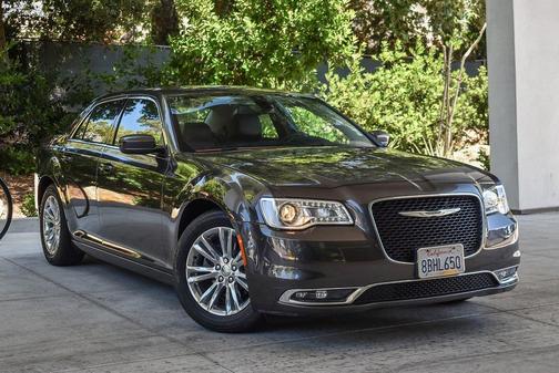 2017 Chrysler 300 Limited