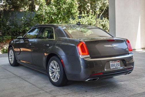 2017 Chrysler 300 Limited
