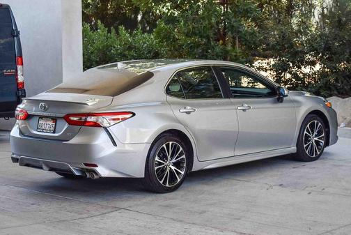 2020 Toyota Camry SE