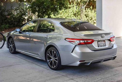 2020 Toyota Camry SE