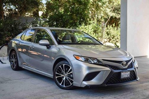 2020 Toyota Camry SE
