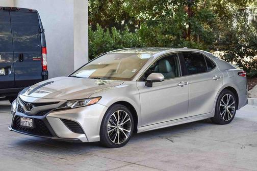 2020 Toyota Camry SE