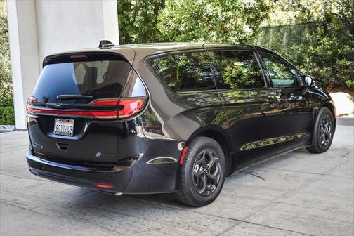 2023 Chrysler Pacifica Hybrid Touring L