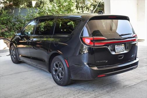 2023 Chrysler Pacifica Hybrid Touring L