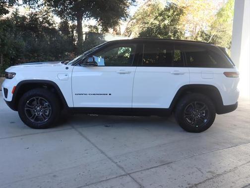 2025 Jeep Grand Cherokee 4xe Trailhawk