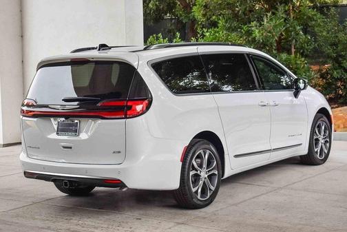 2026 Chrysler Pacifica L