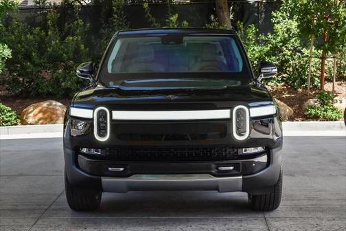 2024 Rivian R1S Adventure