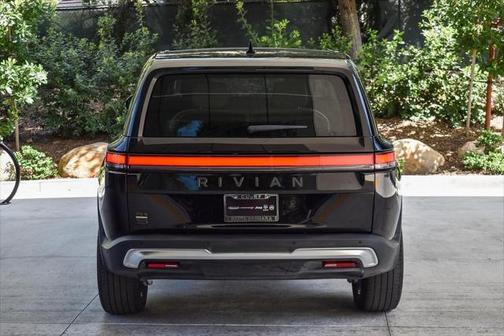 2024 Rivian R1S Adventure