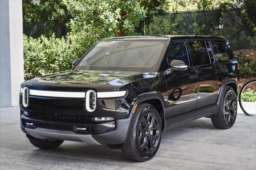 2024 Rivian R1S Adventure