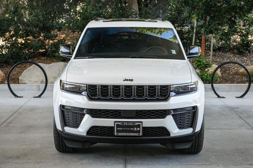 Bright White Clearcoat 2026 Jeep Grand Cherokee Altitude